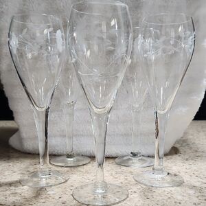 Elegant Clear Wine Glass Set